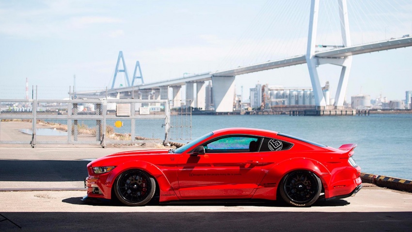 Ford Mustang gets complete Liberty Walk makeover 715455