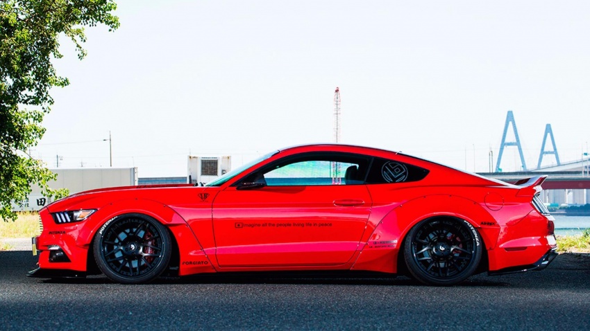 Ford Mustang gets complete Liberty Walk makeover 715454