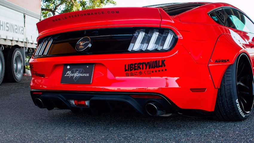 Ford Mustang gets complete Liberty Walk makeover 715453