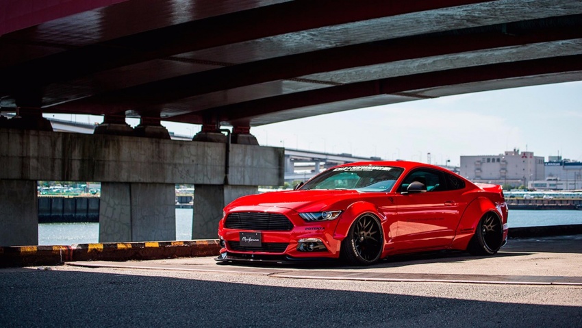 Ford Mustang gets complete Liberty Walk makeover 715458