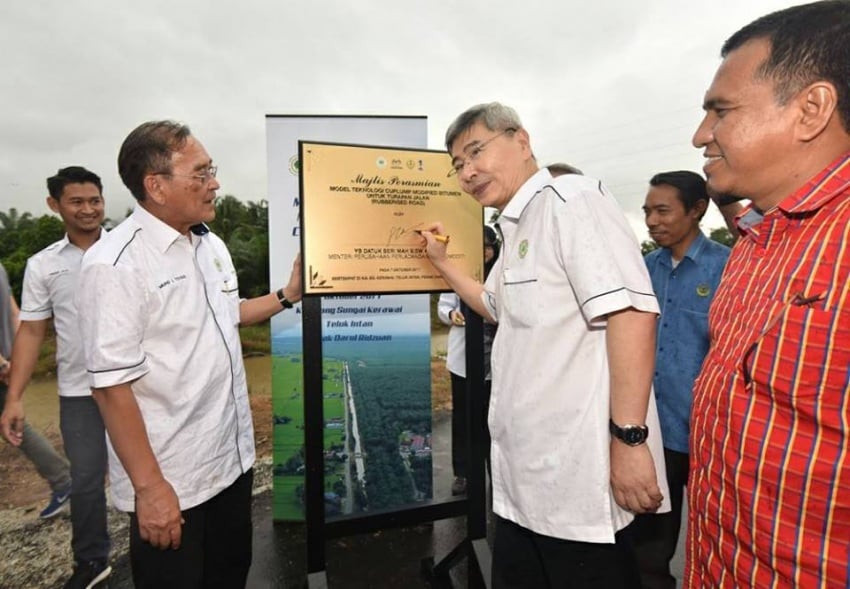Tiga jalan kampung di Teluk Intan, Perak terima turapan dengan campuran getah – pertama di Malaysia 723623