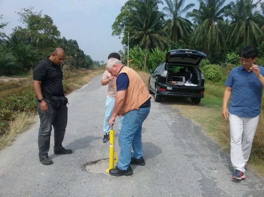 Tiga jalan kampung di Teluk Intan, Perak terima turapan dengan campuran getah – pertama di Malaysia 723621