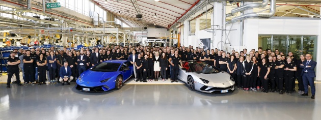 Lamborghini celebrates production of its 7,000th Aventador after 6 years, 9,000th Huracan after 3 years