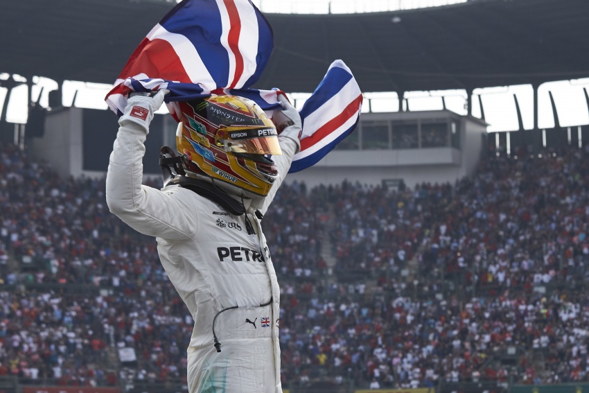 Lewis Hamilton wins fourth F1 world championship 730214