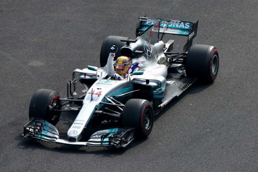 Lewis Hamilton wins fourth F1 world championship 730220
