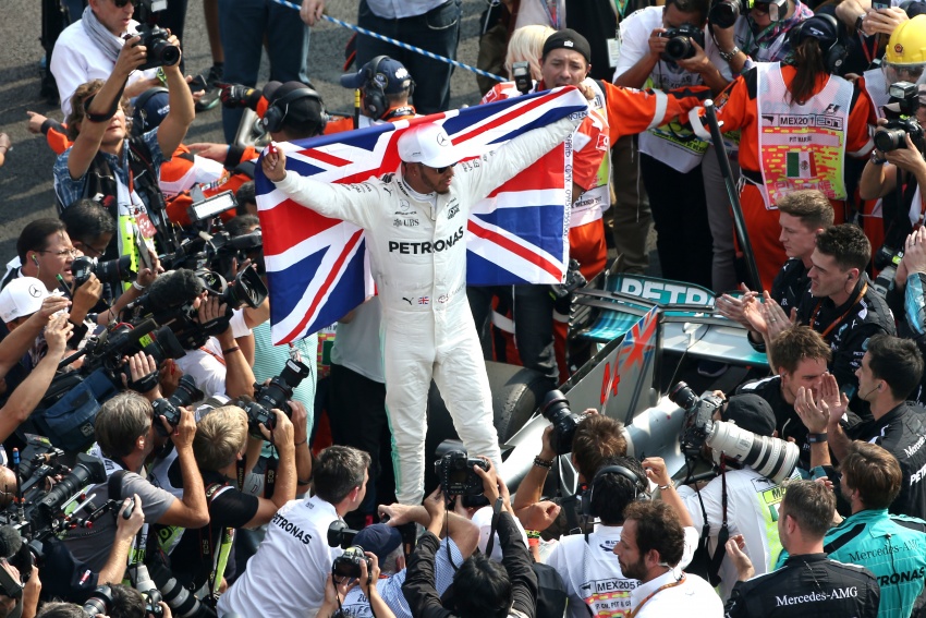 Lewis Hamilton wins fourth F1 world championship 730221