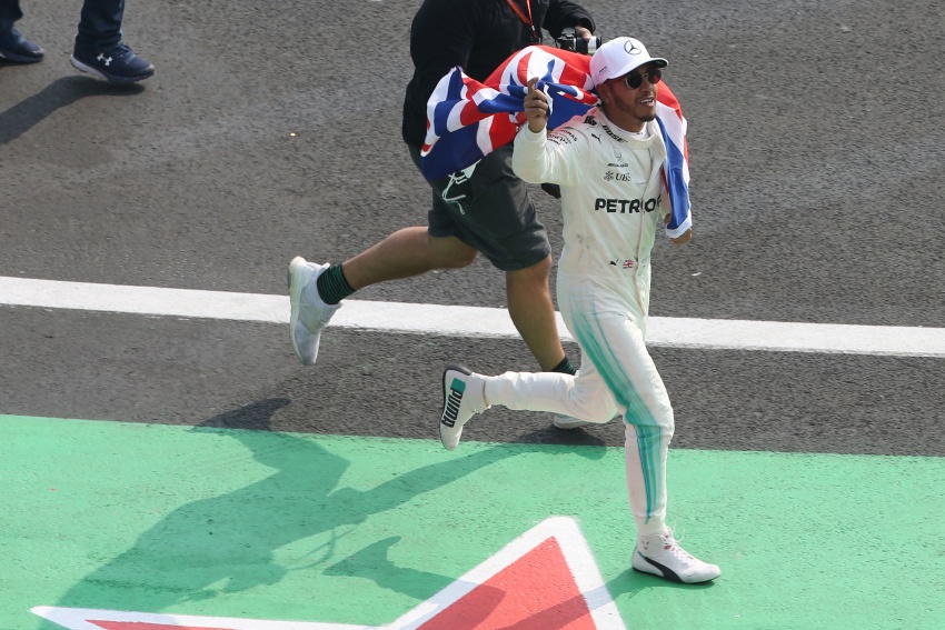 Lewis Hamilton wins fourth F1 world championship 730222
