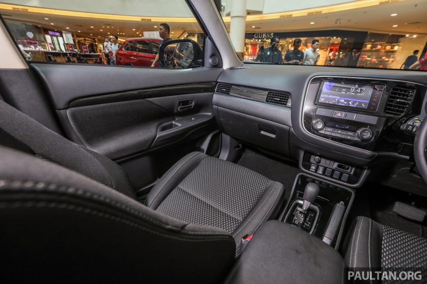 GALLERY: CKD Mitsubishi Outlander 2.0 4WD detailed 717798