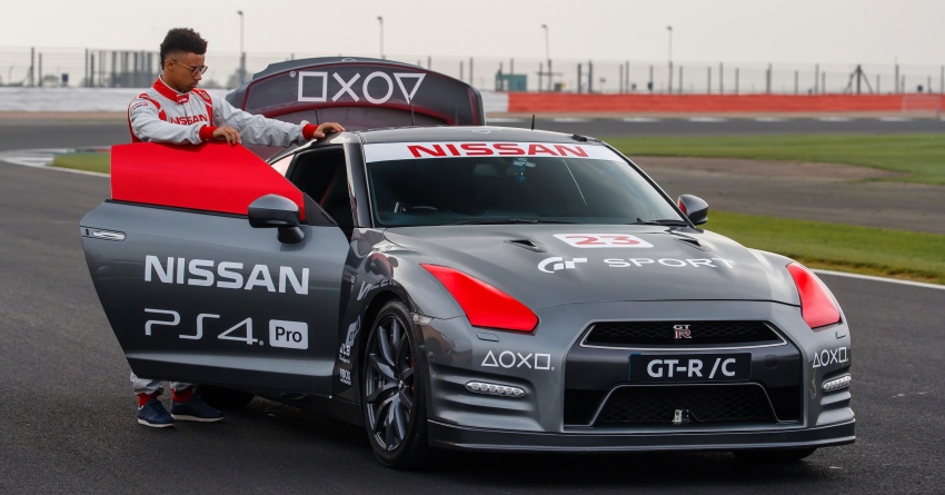 Nissan GT-R /C – driven with a DualShock 4 controller 722548