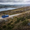 Range Rover Sport SVR challenges a Ferrari 458 Italia on Tianmen Road – 99 turns, 11.3 km uphill climb