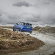 Range Rover Sport SVR challenges a Ferrari 458 Italia on Tianmen Road – 99 turns, 11.3 km uphill climb