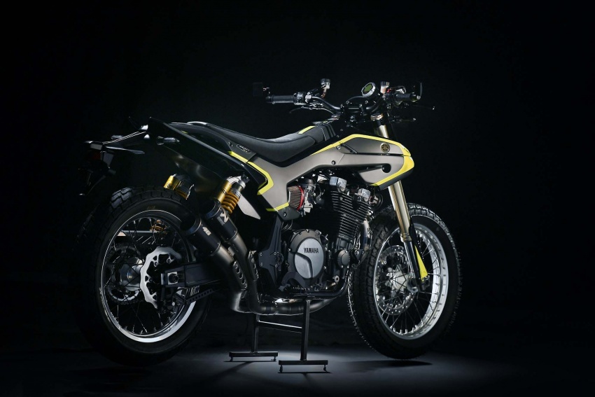 Valentino Rossi gets Yamaha XJR1300 and it’s “Mya” 740638