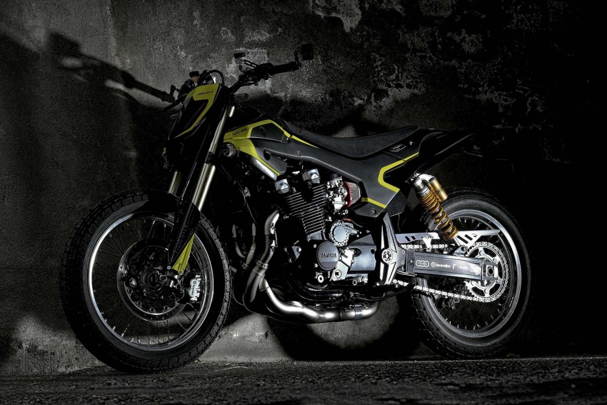 Valentino Rossi gets Yamaha XJR1300 and it’s “Mya” 740654