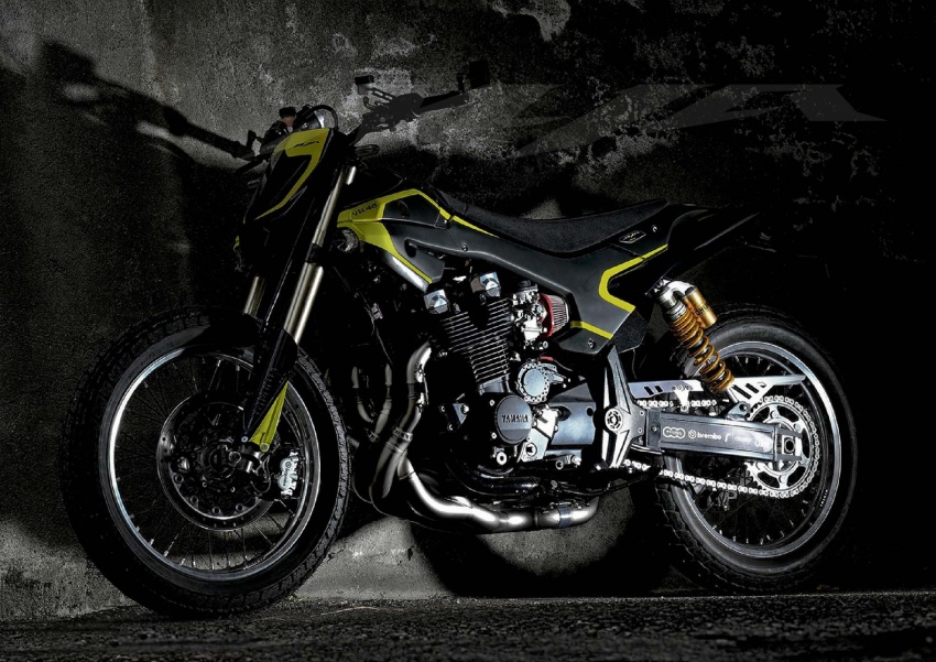 Valentino Rossi gets Yamaha XJR1300 and it’s “Mya” 740639
