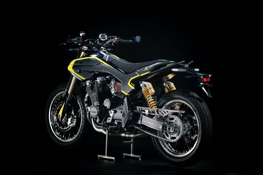 Valentino Rossi gets Yamaha XJR1300 and it’s “Mya” 740643