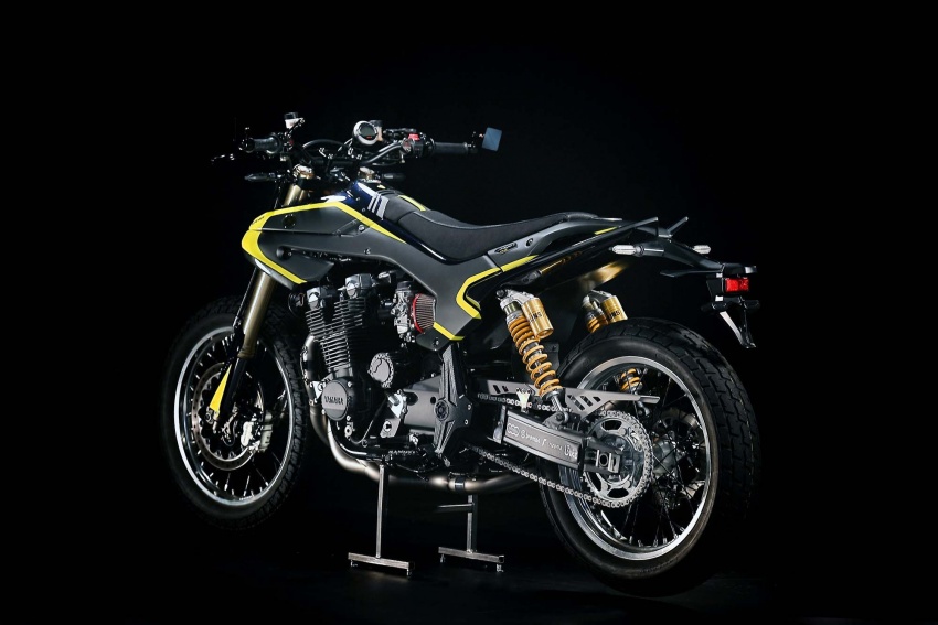 Valentino Rossi dapat XJR1300 kustom bernama ‘Mya’ 740681