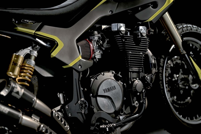 Valentino Rossi gets Yamaha XJR1300 and it’s “Mya” 740646