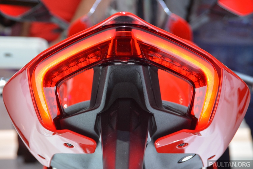 2017 EICMA: Ducati Panigale V4 – double the fun 738178