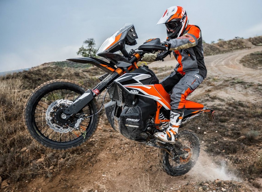 2017 EICMA: KTM 790 Duke “The Scalpel” – but is the KTM 790 Adventure R off-roader coming in 2019? 741047