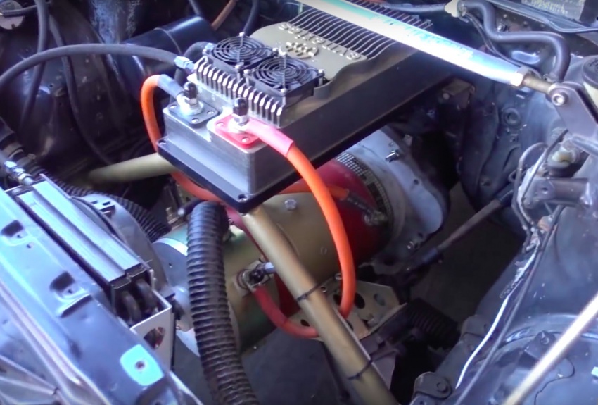 VIDEO: Toyota Corolla AE86 dengan kuasa elektrik sepenuhnya, ubahsuai spesifikasi perlumbaan drift 733167