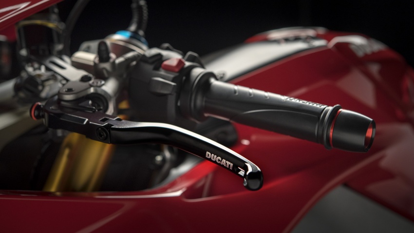 Ducati Panigale V4 didedahkan – enjin empat silinder, kelengkapan baru, tiga variasi termasuk model terhad 732878
