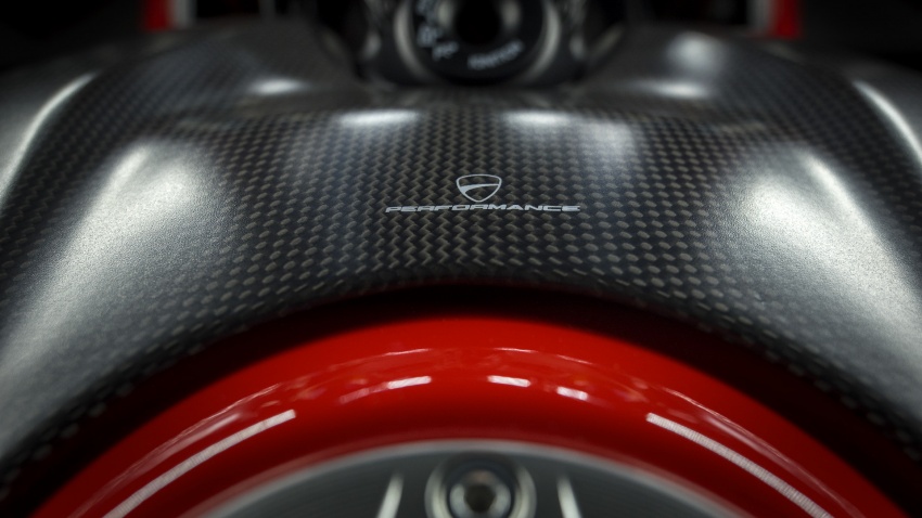Ducati Panigale V4 didedahkan – enjin empat silinder, kelengkapan baru, tiga variasi termasuk model terhad 732884