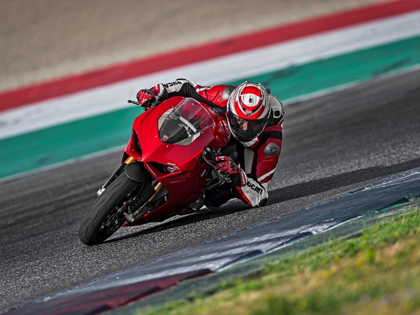 Ducati Panigale V4 didedahkan – enjin empat silinder, kelengkapan baru, tiga variasi termasuk model terhad 732893