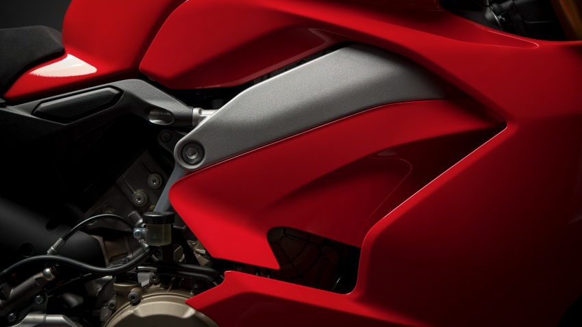 Ducati Panigale V4 didedahkan – enjin empat silinder, kelengkapan baru, tiga variasi termasuk model terhad 732866