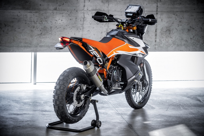 2017 EICMA: KTM 790 Duke “The Scalpel” – but is the KTM 790 Adventure R off-roader coming in 2019? 741049