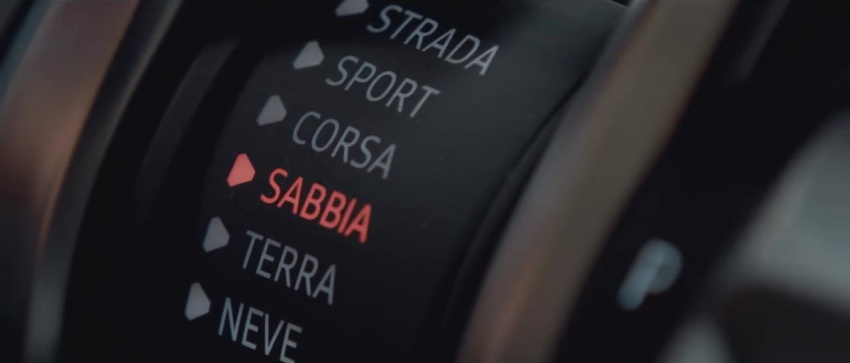 VIDEO: <em>Teaser</em> SUV berprestasi tinggi Lamborghini Urus redah padang pasir dengan mod Sabbia 736584
