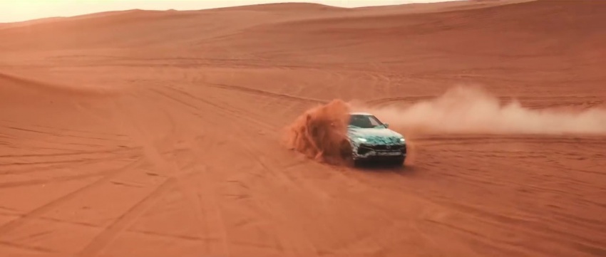 VIDEO: Lamborghini Urus drives through the desert 736418