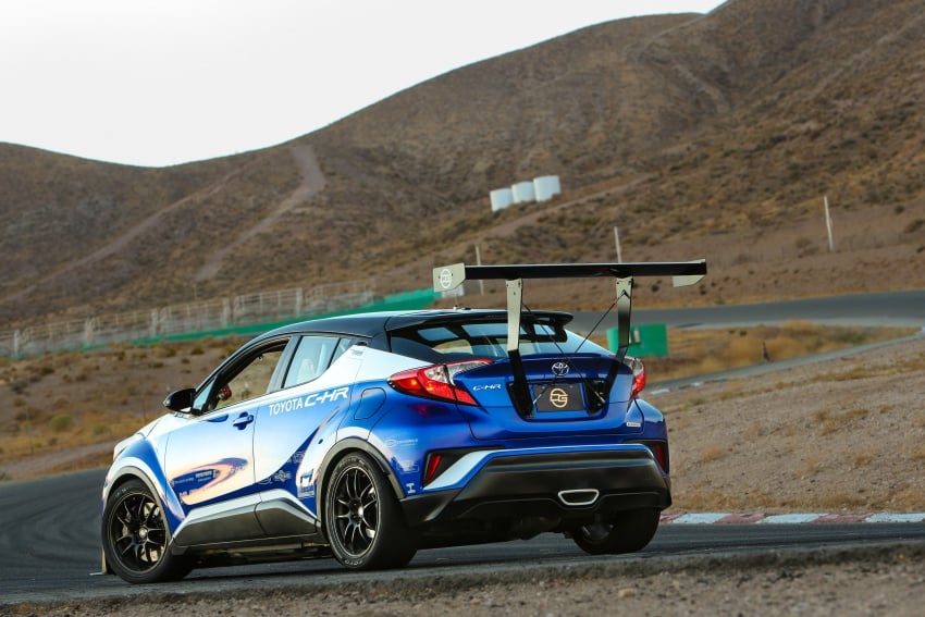 Toyota races to SEMA with 600 hp C-HR, tuned Camrys 730922