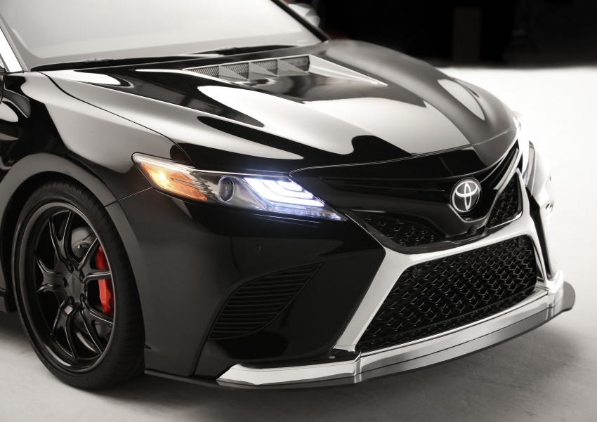 Toyota races to SEMA with 600 hp C-HR, tuned Camrys 730887