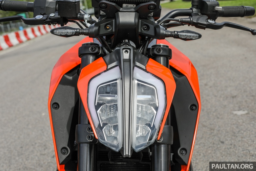 REVIEW: KTM 390/250 Duke – full-size or half pint? 750027