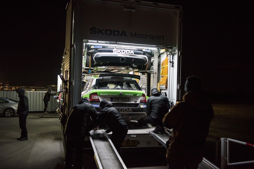 Skoda Motorsport rai kejayaan WRC 2 dan Krismas dengan ‘Taxi Ride’ bersama Fabia R5 di bandar Prague 753915