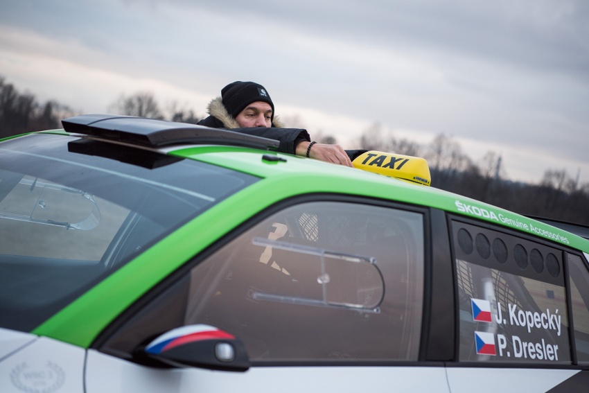 Skoda Motorsport rai kejayaan WRC 2 dan Krismas dengan ‘Taxi Ride’ bersama Fabia R5 di bandar Prague 753931