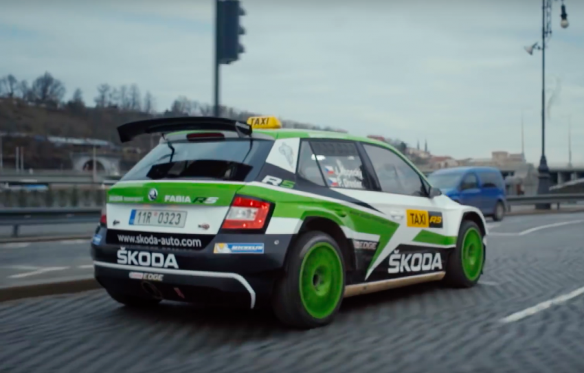 Skoda Motorsport rai kejayaan WRC 2 dan Krismas dengan ‘Taxi Ride’ bersama Fabia R5 di bandar Prague 753715