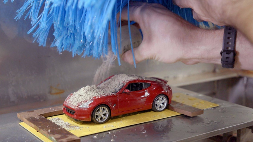 Nissan uji sampel cat dengan <em>car wash</em> bersaiz kecil 751743