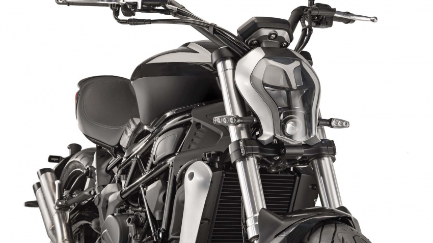 2018 Benelli 402S – the Ducati XDiavel look-a-like 756787