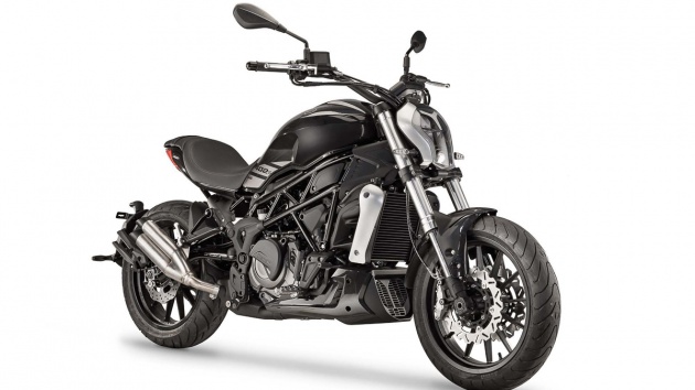 2018 Benelli 402S – the Ducati XDiavel look-a-like