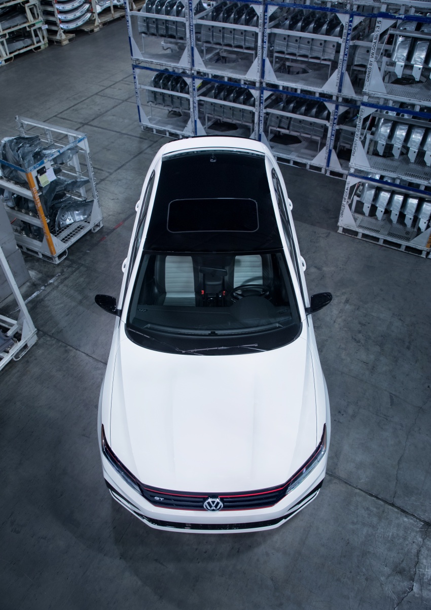 2018 Volkswagen Passat GT revealed at Detroit show 764864
