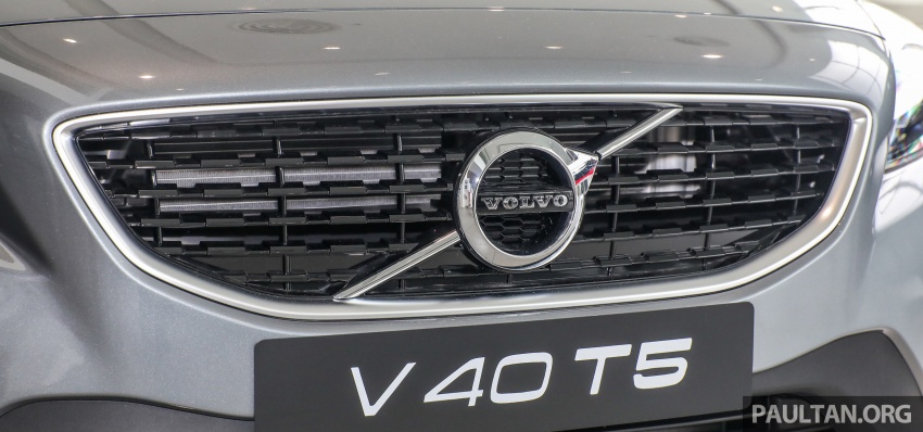 Volvo V40 T5 kini dengan kit luar R-Design – RM181k 769053