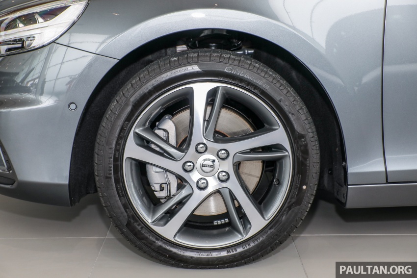 Volvo V40 T5 kini dengan kit luar R-Design – RM181k 769059