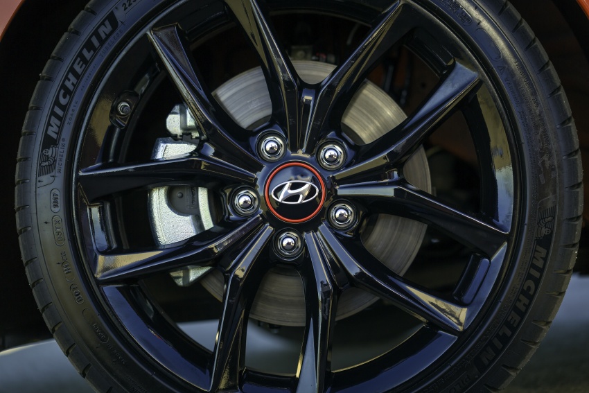 2019 Hyundai Veloster debuts at Detroit Auto Show – new N performance model joins the range with 275 hp 762735