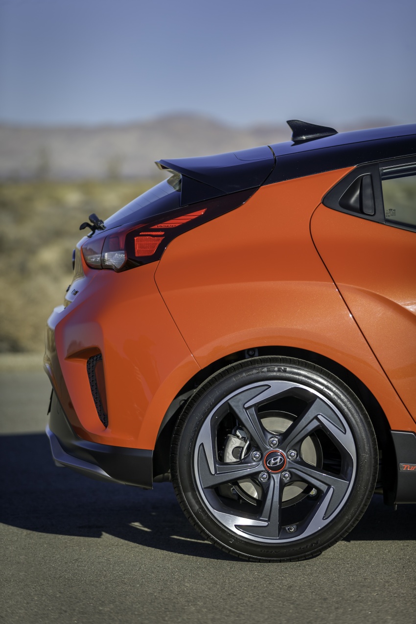 2019 Hyundai Veloster debuts at Detroit Auto Show – new N performance model joins the range with 275 hp 762816