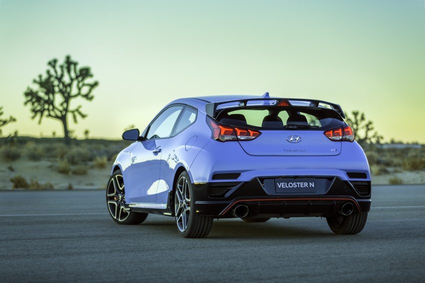 2019 Hyundai Veloster debuts at Detroit Auto Show – new N performance model joins the range with 275 hp 762906