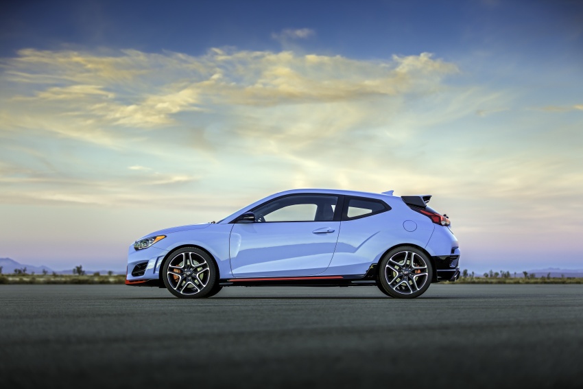 2019 Hyundai Veloster debuts at Detroit Auto Show – new N performance model joins the range with 275 hp 762948