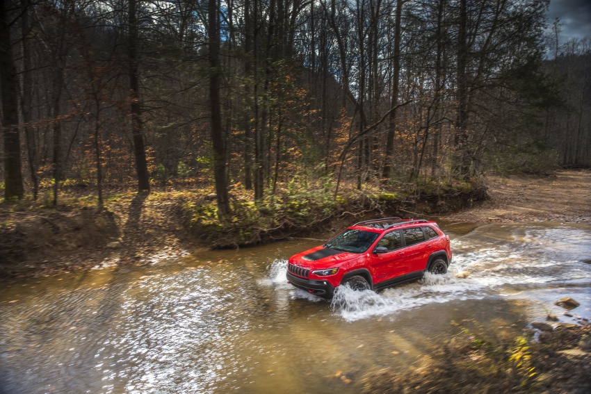 2019 Jeep Cherokee fully revealed – new 2.0L turbo 766427