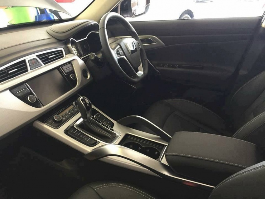 Gambar Geely Boyue pemanduan sebelah kanan palsu 760814