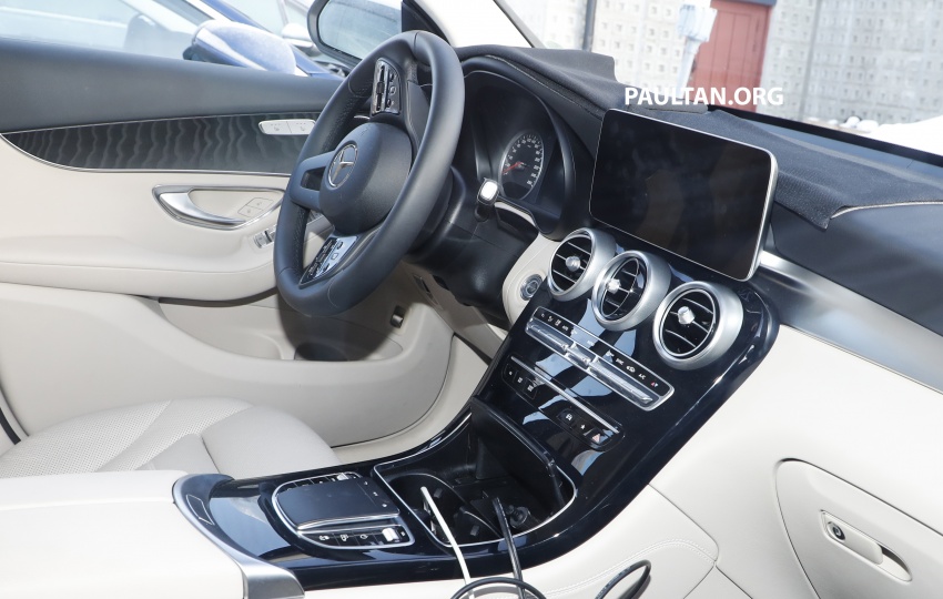 SPYSHOTS: Mercedes-Benz GLC facelift interior seen 766650